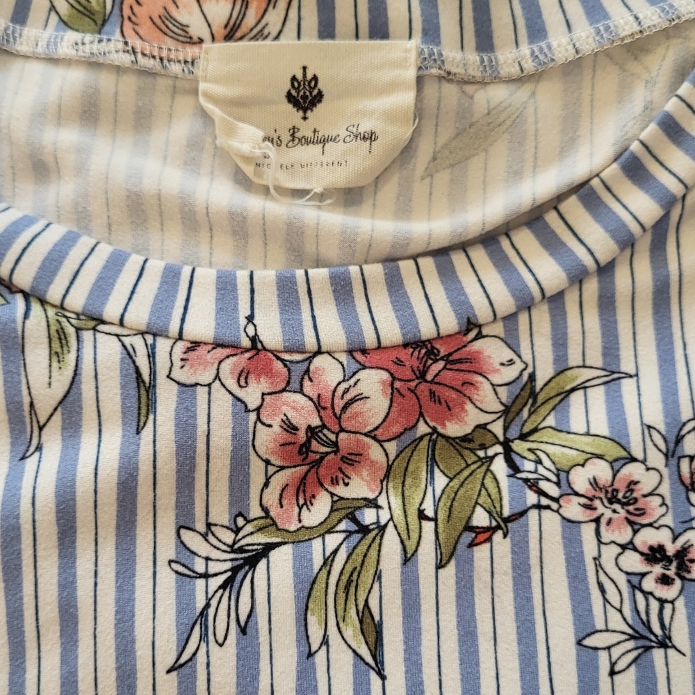 Betsey's Boutique Shop Floral Shirt - Picture 2 of 4